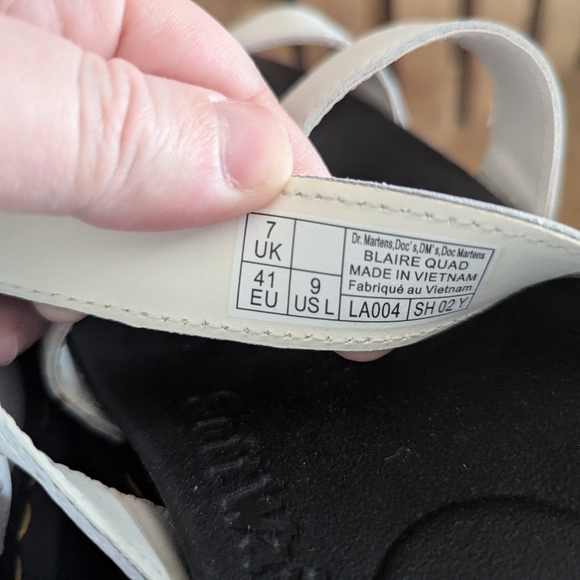 Dr. Martens Blaire Hydro Leather Platform Strap Sandal - NWOT! - Picture 10 of 15